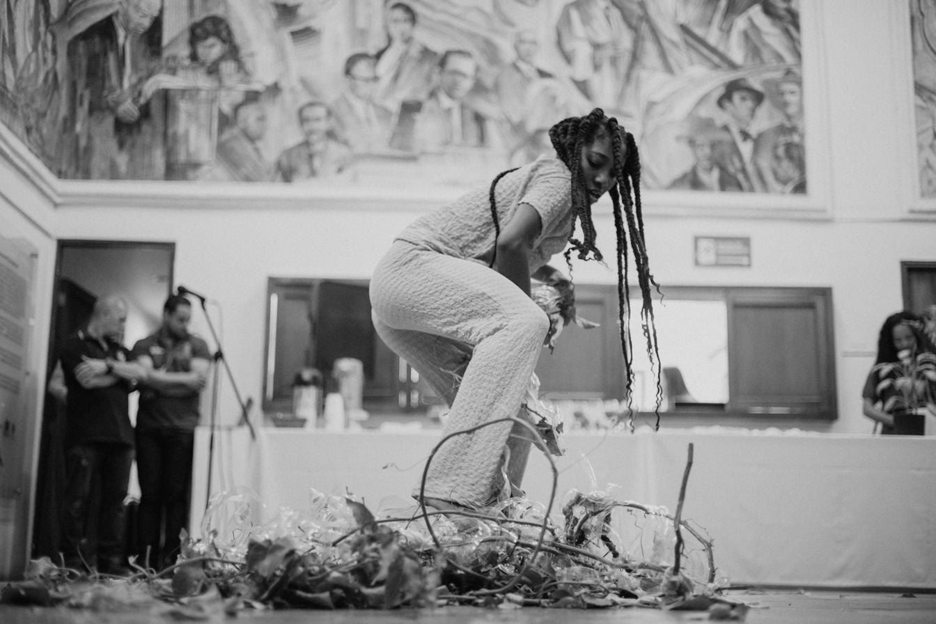 IRUN — Instalación Performativa